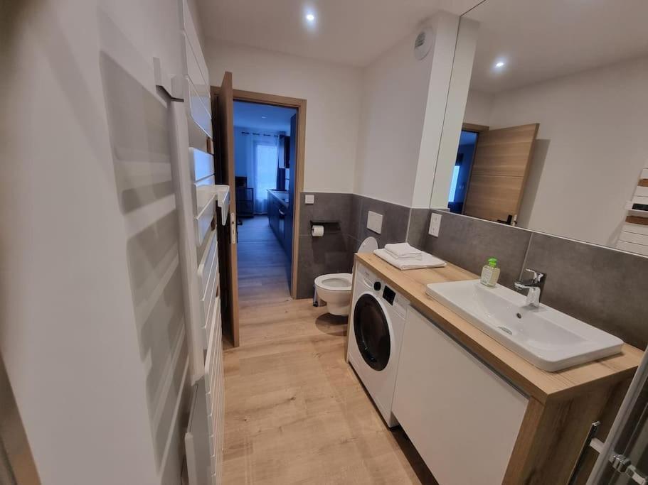 Superbe Appartement T2 Climatise, Idealement Situe Ugine Extérieur photo